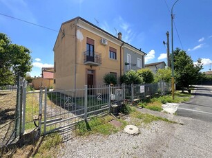 Villa bifamiliare in vendita a Roncoferraro Mantova