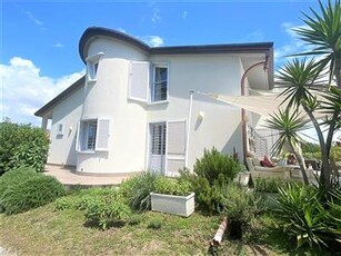 Villa in buono stato di 200 mq. a Marina Di Carrara