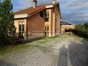 Villa in buono stato di 280 mq. a Il Romito