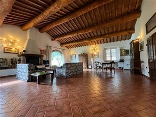 Villa in buono stato di 300 mq.