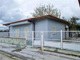 Villa in buono stato di 78 mq. a Marina Di Massa