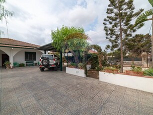 Villa in Vendita a Catania, zona Vaccarizzo, 145'000€, 180 m²