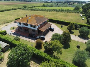Villa in vendita a Cecina Livorno