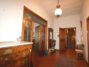 Villa in Vendita a Lucca, zona Antraccoli, 490'000€, 220 m², con Box