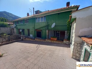 Villa in Vendita a Palermo, 320'000€, 198 m²