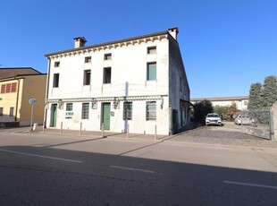 Villa in vendita a Roverbella