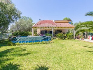 Villa in Vendita a Siracusa, zona Tremmilia, 280'000€, 250 m²