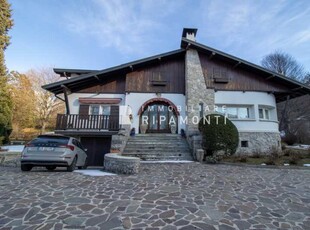 Villa in Vendita ad Cremeno - 610000 Euro