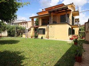 Villa in Vendita ad Lucca - 420000 Euro