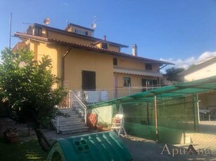 Villa in Vendita ad Massa - 430000 Euro