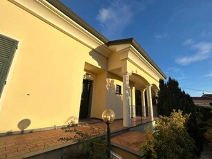 Villa in Vendita ad Sarzana - 450000 Euro