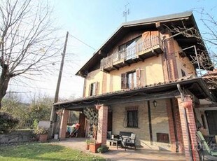 VILLA INDIPENDENTE CON VISTA SUI LAGHI CON SPLENDI