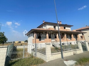 Villa nuova a San Giorgio Piacentino - Villa ristrutturata San Giorgio Piacentino