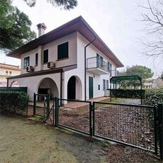 Villa schiera 2 bagni giardino e posto auto