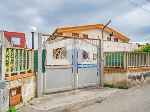 Villetta a schiera in Vendita a Catania, zona Zona periferica, 130'000€, 160 m²