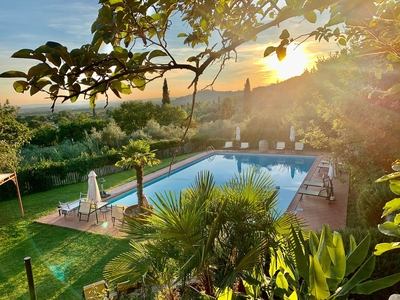 Agriturismo 'Borgo Dolci Colline Spa Loggia' con piscina in comune, Wi-Fi e aria condizionata