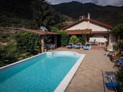 Villa in vendita a Dolceacqua Imperia