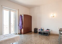 Accogliente camera in appartamento con 4 camere da letto a Monte Sacro, a Roma