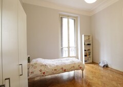 Luminosa camera in appartamento con 4 camere da letto in Campidoglio, a Torino