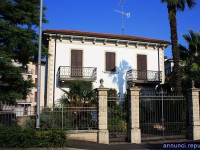 Graziosa villa singola in Desenzano centro