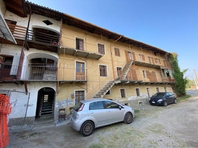 Palazzo in Via Saluzzo 170 a Pinerolo