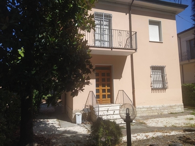 Villa in vendita a Cesena Forli'-cesena Centro Città