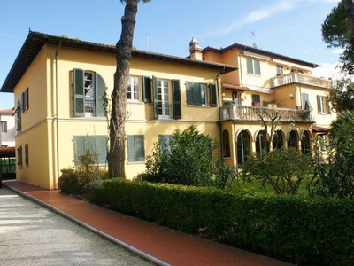 Villa in vendita a Pietrasanta Lucca Parco Della Versiliana