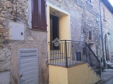 Appartamento in vendita a Spoleto frazione Uncinano