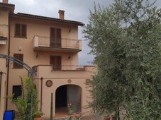 Villa a Schiera in vendita a Carmignano via Isola