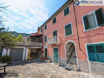 Appartamento in Vendita in Via Silvio Pellico a Carrara