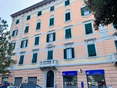 Appartamento in Vendita in Viale Giosuè Carducci 112 a Livorno