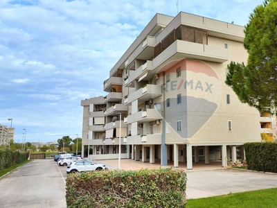 Appartamento in Via Fratelli De Filippo, Bari, 6 locali, 3 bagni