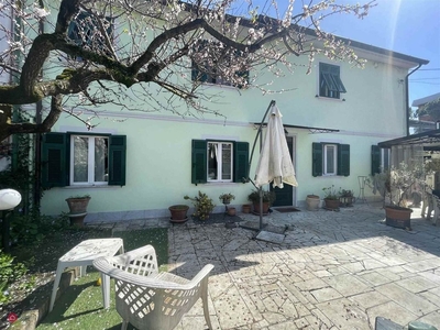 Casa Bi/Trifamiliare in Vendita in a Carrara