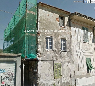 Casa Bi/Trifamiliare in Vendita in Via Carriona a Carrara