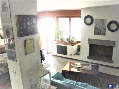 Casa Bi/Trifamiliare in Vendita in Via Montia a Carrara