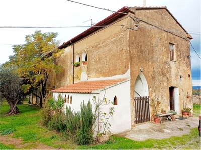 Casale a Scarlino, 5 locali, giardino privato, 200 m², buono stato