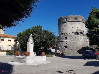 Palazzo in Vendita in Via Marina a Carrara