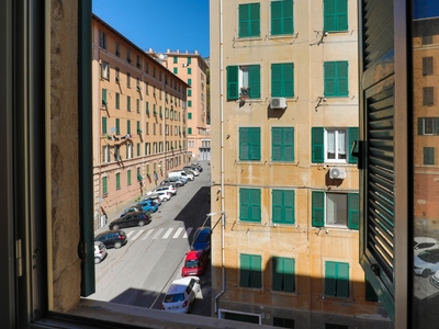 Quadrilocale in Via Venezia, Genova, 1 bagno, posto auto, 107 m²