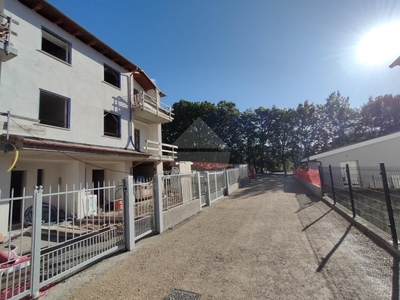 Villa a schiera in VIA STRAMPELLI, L'Aquila, 6 locali, 3 bagni, 180 m²