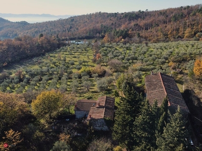 Villa in Vendita in Via Cantagallo a Prato