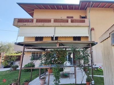 Villa in Vendita in Via DEI CORSI a Carrara