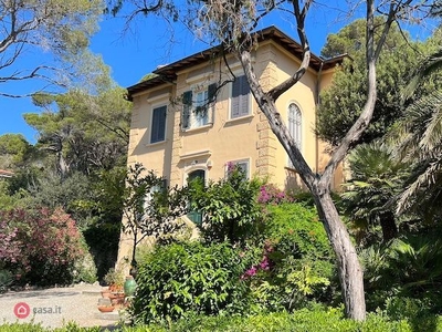 Villa in Vendita in Via Kaiser Parodi 1 a Livorno