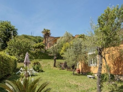 Villa in Vendita in Via Milazzo 10 C a Carrara