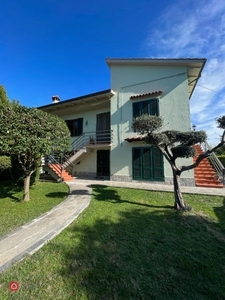 Villa in Vendita in Via per iolo a Prato