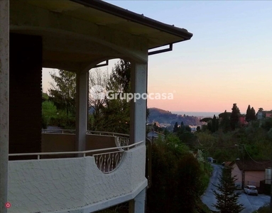 Villa in Vendita in Via Tiro a Segno 33 a Carrara