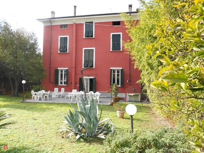 Villa in Vendita in Viale XX Settembre a Carrara