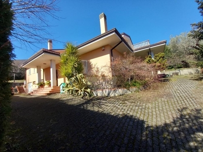 Villa in Via Alcide de Gasperi, Marano Marchesato, 11 locali, arredato