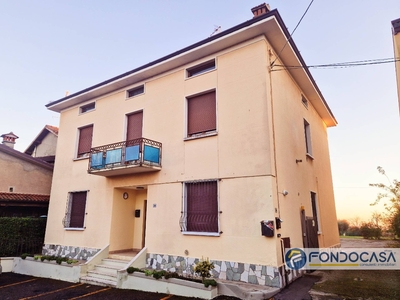 Quadrilocale in Via Del Gallo, Cazzago San Martino, 1 bagno, con box