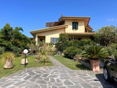 Villa con giardino, Montignoso cervaiolo