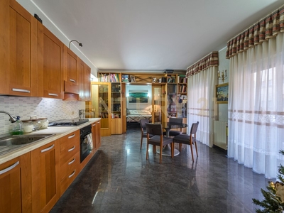 Appartamento in Vendita a Messina, zona Annunziata, 135'000€, 135 m², arredato, con Box